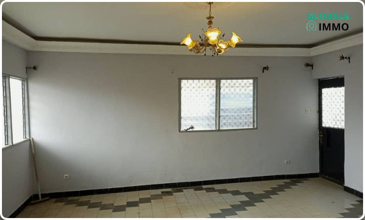 Appartement de 4 chambres moderne derrière le lycée de Biyemassi
